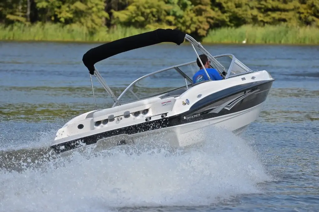 Tapicería cosida para lancha Bayliner 185BR 2009